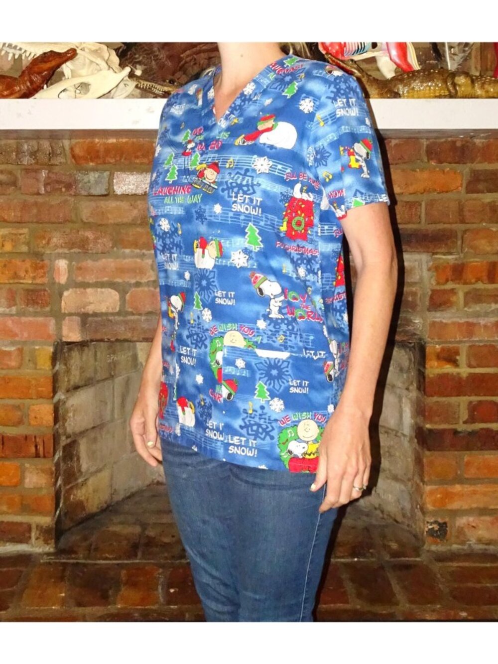 Peanuts Charlie Brown & Snoopy Christmas Scrub Top M cotton medical scrubs - Picture 3 of 7